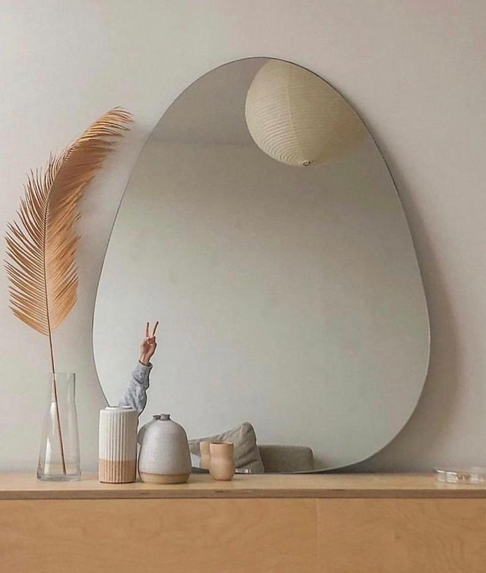 Estee Egg Mirror
